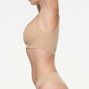 SKIMS FITS EVERYBODY BACK SMOOTHING FULL COVERAGE BRA